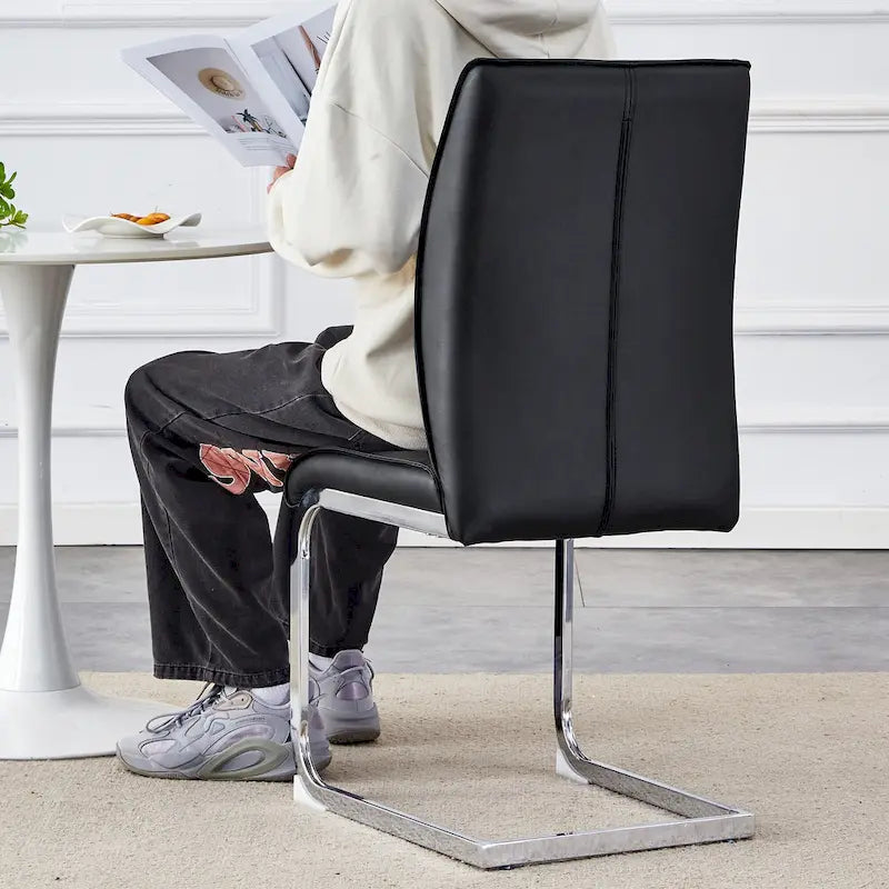 Chaise de salle à manger moderne capitonnée, dossier arqué en cuir PU, pieds cantilever chromés gris