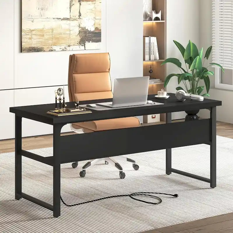 Grand bureau à plateau en bois avec prises de courant, structure métallique, étagère inférieure, noir, gris rustique