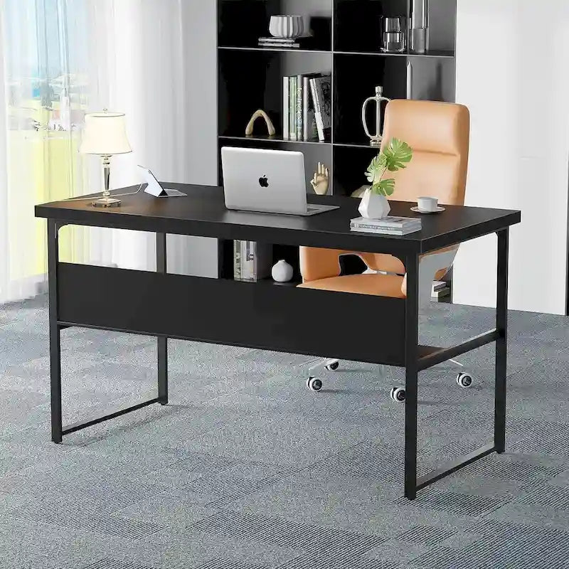 Grand bureau à plateau en bois avec prises de courant, structure métallique, étagère inférieure, noir, gris rustique