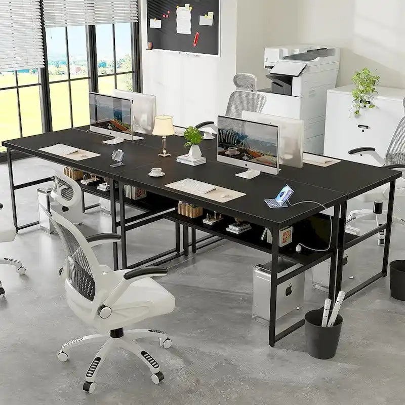 Grand bureau à plateau en bois avec prises de courant, structure métallique, étagère inférieure, noir, gris rustique