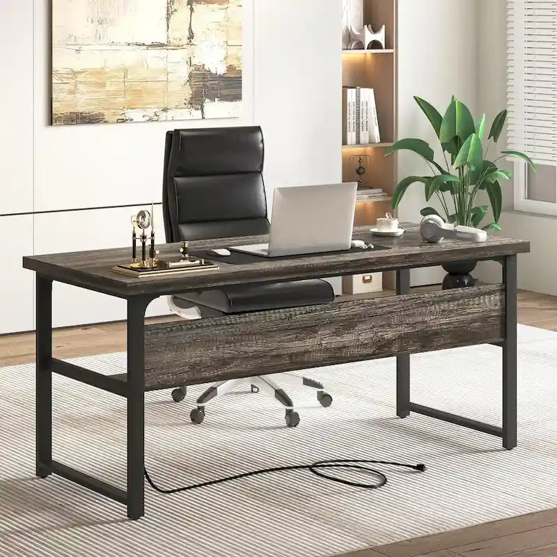 Grand bureau à plateau en bois avec prises de courant, structure métallique, étagère inférieure, noir, gris rustique