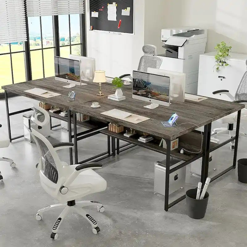 Grand bureau à plateau en bois avec prises de courant, structure métallique, étagère inférieure, noir, gris rustique