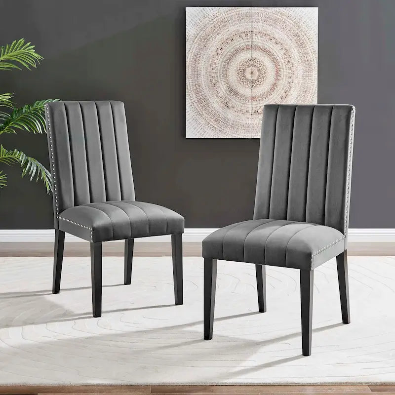 Chaise de salle à manger en velours avec capitonnage à canaux et garniture cloutée