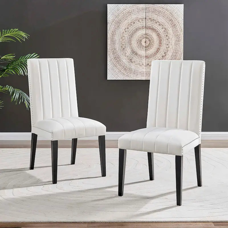 Chaise de salle à manger en velours avec capitonnage à canaux et garniture cloutée