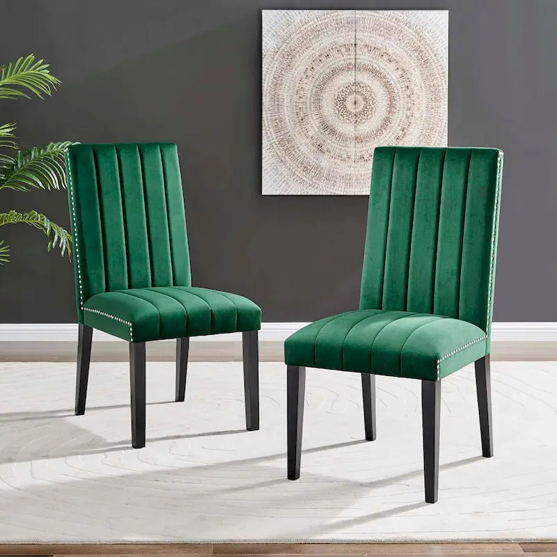 Chaise de salle à manger en velours avec capitonnage à canaux et garniture cloutée