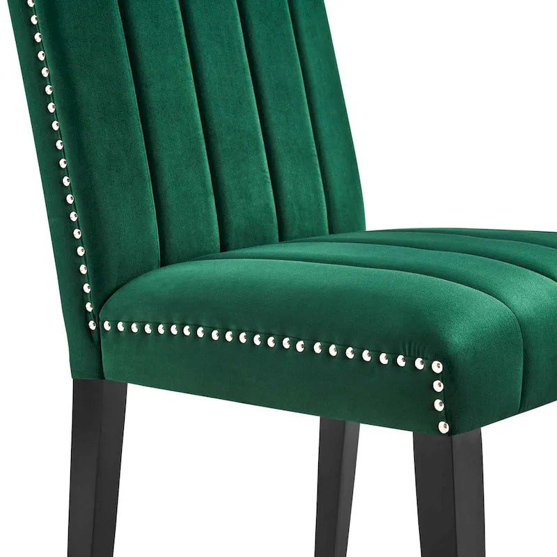 Chaise de salle à manger en velours avec capitonnage à canaux et garniture cloutée