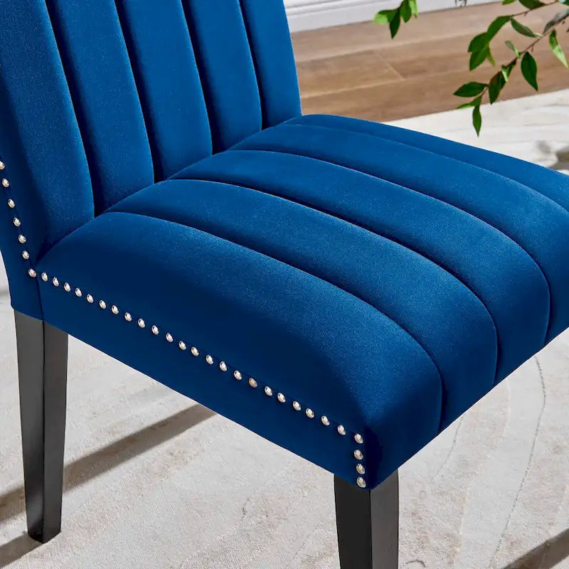 Chaise de salle à manger en velours avec capitonnage à canaux et garniture cloutée