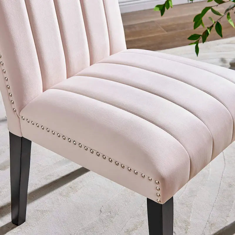 Chaise de salle à manger en velours avec capitonnage à canaux et garniture cloutée