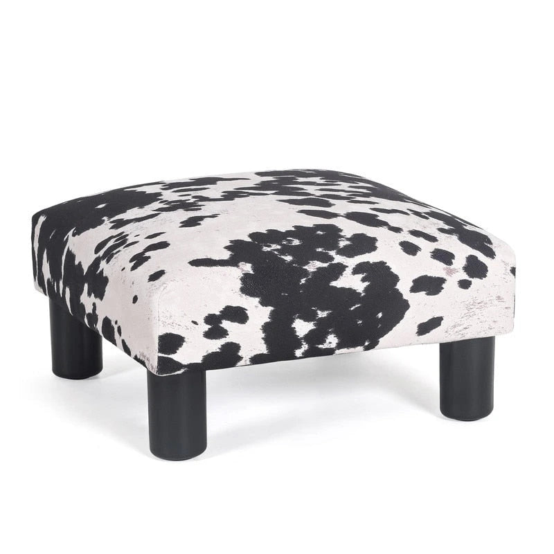Petit pouf rembourré carré avec pieds noirs en tissu gris