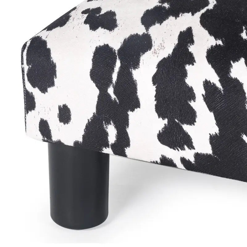 Petit pouf rembourré carré avec pieds noirs en tissu gris