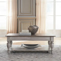 Table basse rectangulaire en pin vieilli blanc antique avec pieds tournés et roulettes