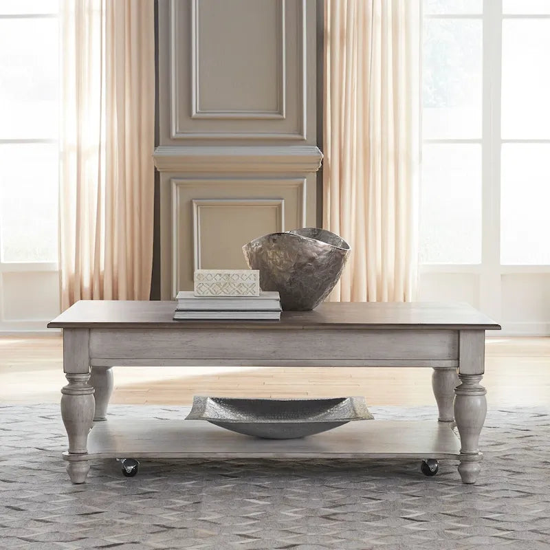 Table basse rectangulaire en pin vieilli blanc antique avec pieds tournés et roulettes