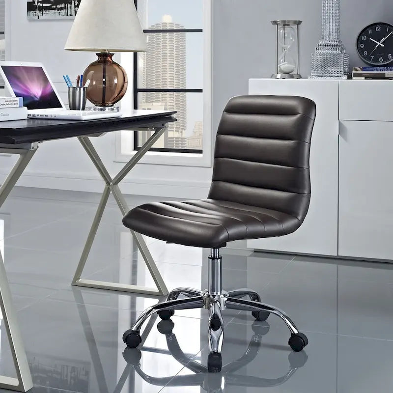 Chaise de bureau sans accoudoirs à dossier mi-haut, revêtement en vinyle, hauteur réglable et roulettes